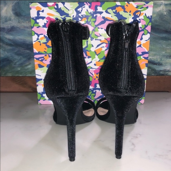Black velvet ankle strap heels - Picture 4 of 8